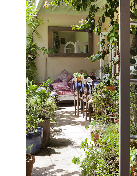 4. Relaxed outdoor entertaining