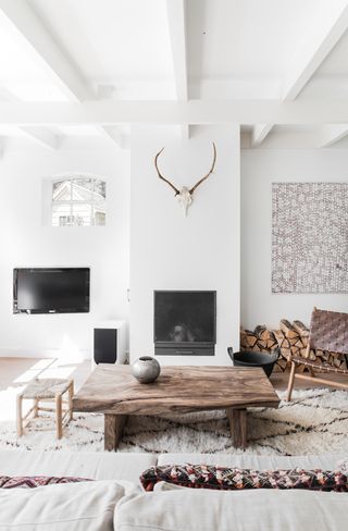 9. Neutral patterned rug and artwork add warmth