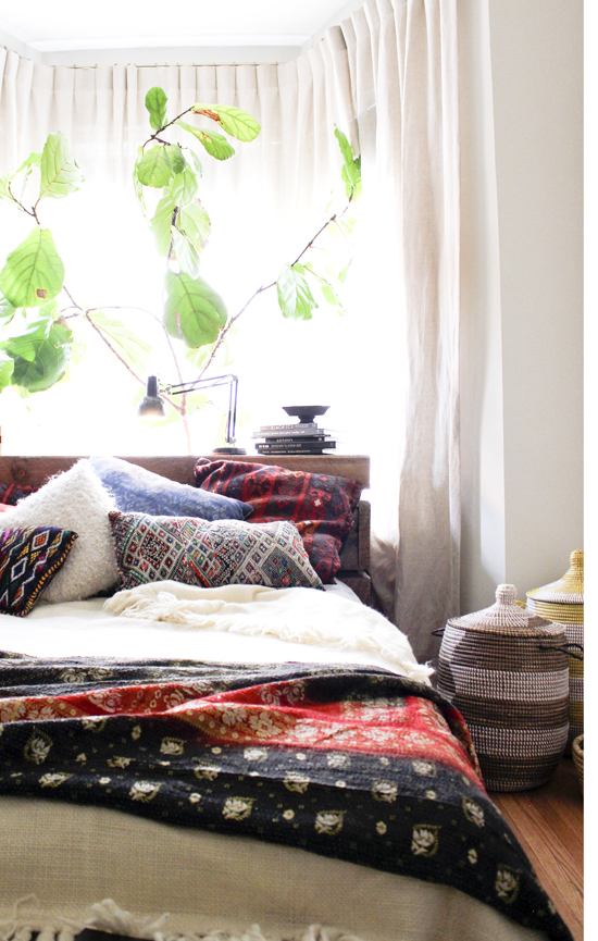 9. Beautiful patterns and woven baskets in this bedroom