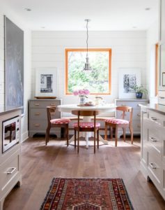 eat-in kitchens